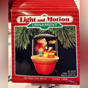 Vtg Hallmark "On With the Show" Christmas Ornament Light & Motion -Works-